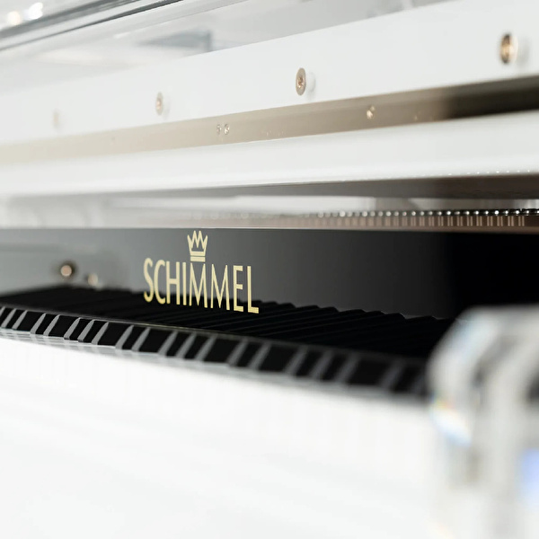 SCHIMMEL K 213 Glas Parlak Beyaz 213 CM Kuyruklu Piyano